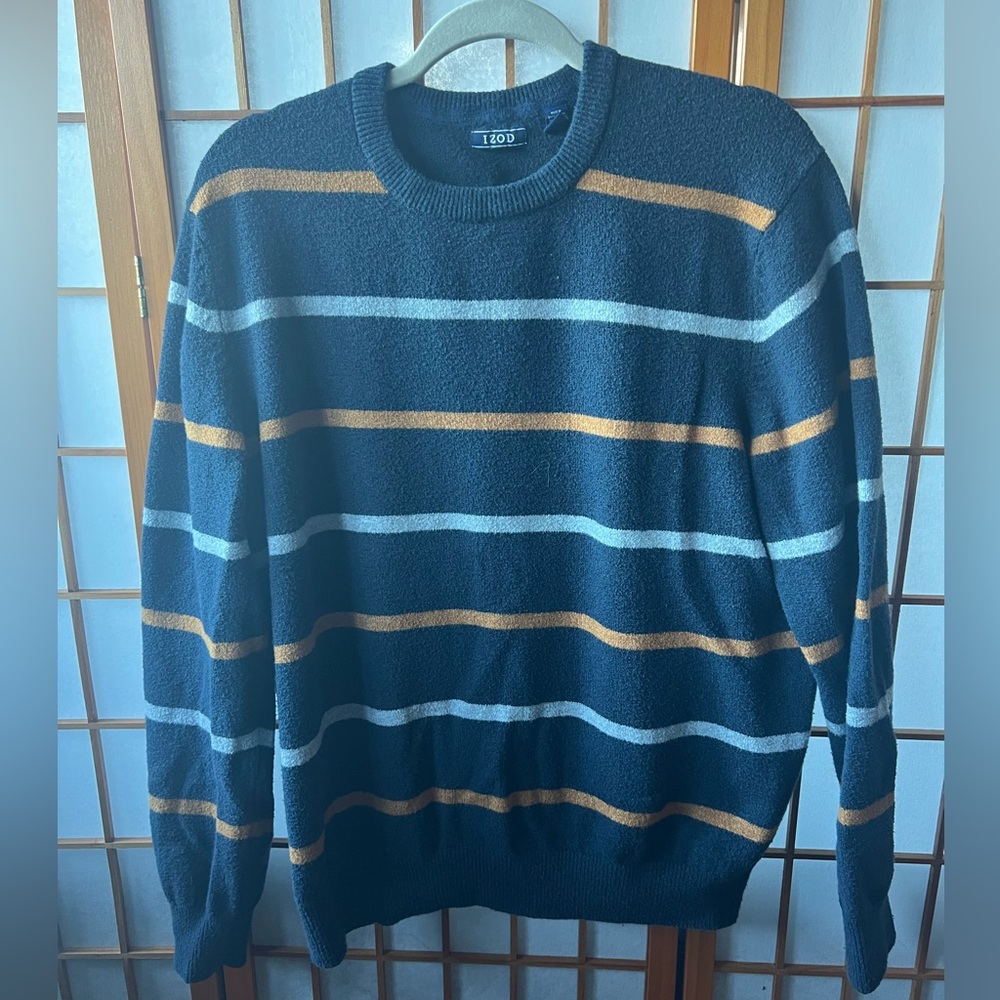Izod men’s crewneck sweater